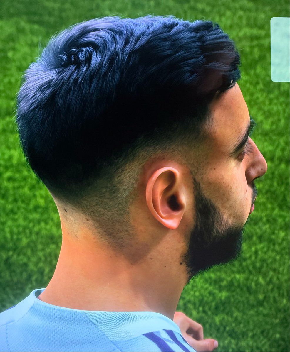 PSwbf's tweet photo. Fernandes strand hair #FC27 https://t.co/c0kxo6tXqv