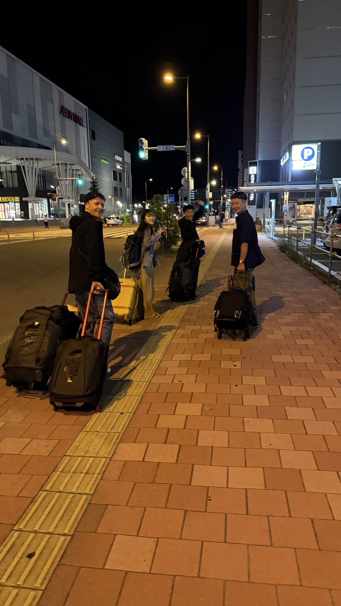 circus_seeds's tweet photo. 羽田→✈️札幌経由して、旭川到着！船を使って北海道に上陸した吉川健斗も合流して無事全員揃いました。明日は朝からリハーサルです。
チケットまだ若干あるようです！
ぜひこの機会に〜✨ https://t.co/9d8YTqbTcX