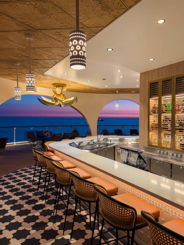 socalthrills's tweet photo. ๐น Toast to breathtaking ocean views at the Sunset Bar. With its stylish design and laid-back atmosphere, itโs the perfect spot for sunset drinks and unforgettable memories.
Have you relaxed at the sunset bar?
#worldvia #travelagent #traveltips #vacation https://t.co/JdDIFiRa8e