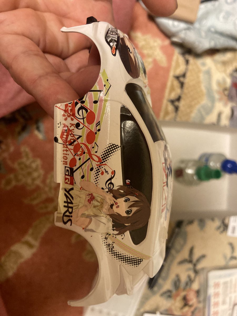 GR21449421's tweet photo. そんなこんなで今回の里帰りには #GRヤリス 車体こそ忘れてしまったが(あほかい)、新たなボディ(#けいおん 仕様)の仕込みをしながら視聴しましたさ、#二十世紀電氣目録 。
電氣目録の面々のマシン作りたいなー💡⚡️
#prayforkyoani https://t.co/RSYcnJqrAv