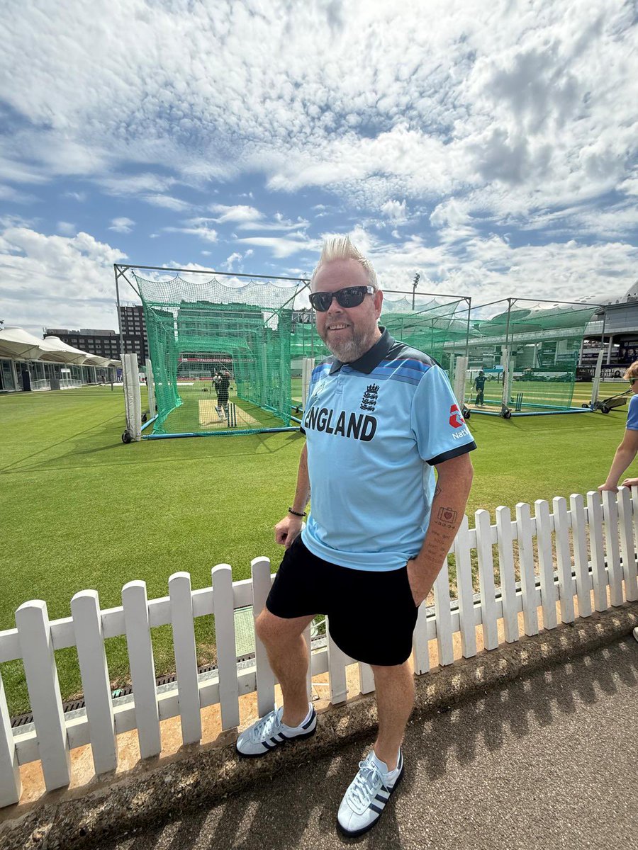 double0kmp's tweet photo. Lord’s for the @thehundred #londonspirit v #birminghamphoenix
#thehundred #cricket #hundred #meerkat #hot #howzat https://t.co/qXcuuEEOBi