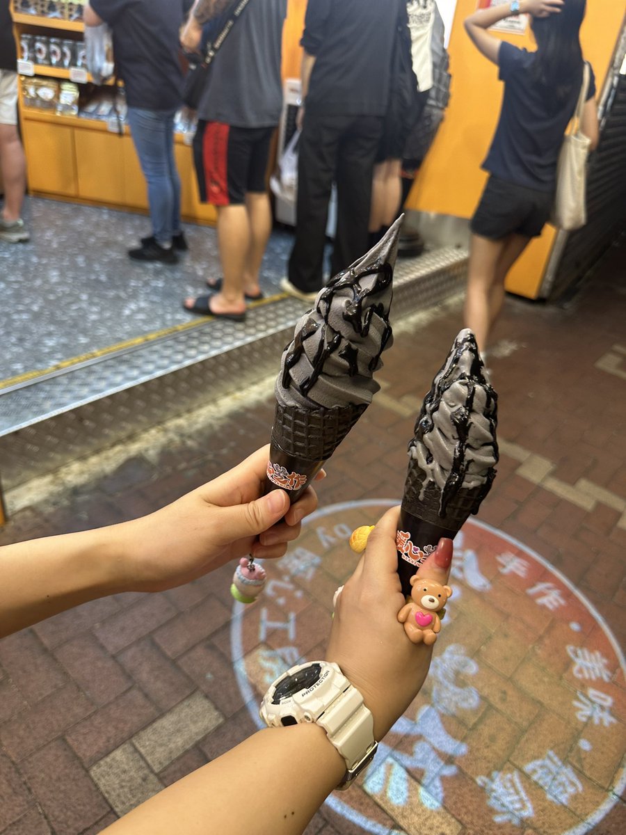 azucyang's tweet photo. わたし爪放置しすぎ日焼け止め塗らなさすぎ https://t.co/A5FyYxVTDE
