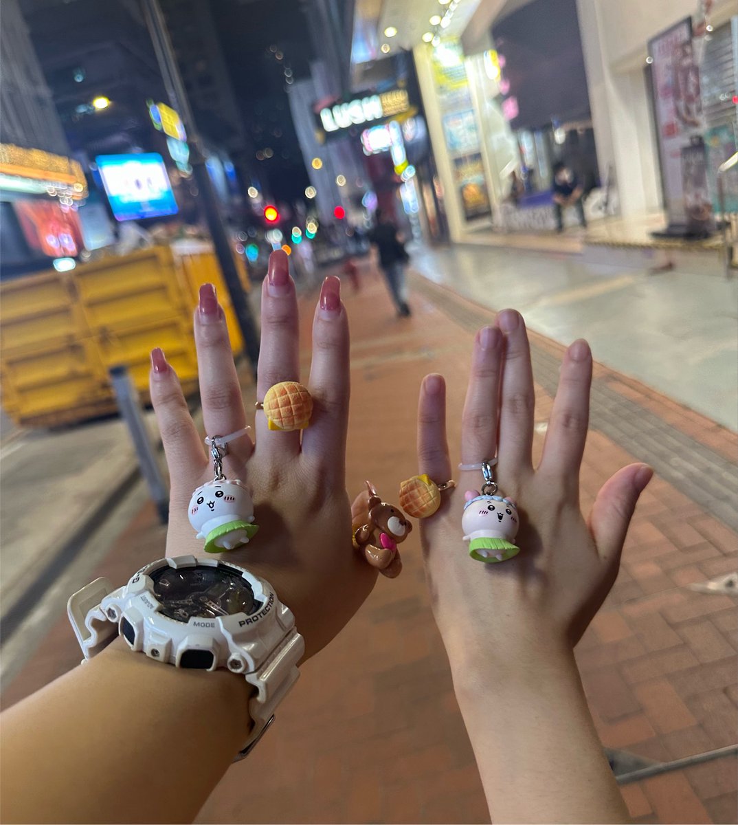 azucyang's tweet photo. わたし爪放置しすぎ日焼け止め塗らなさすぎ https://t.co/A5FyYxVTDE