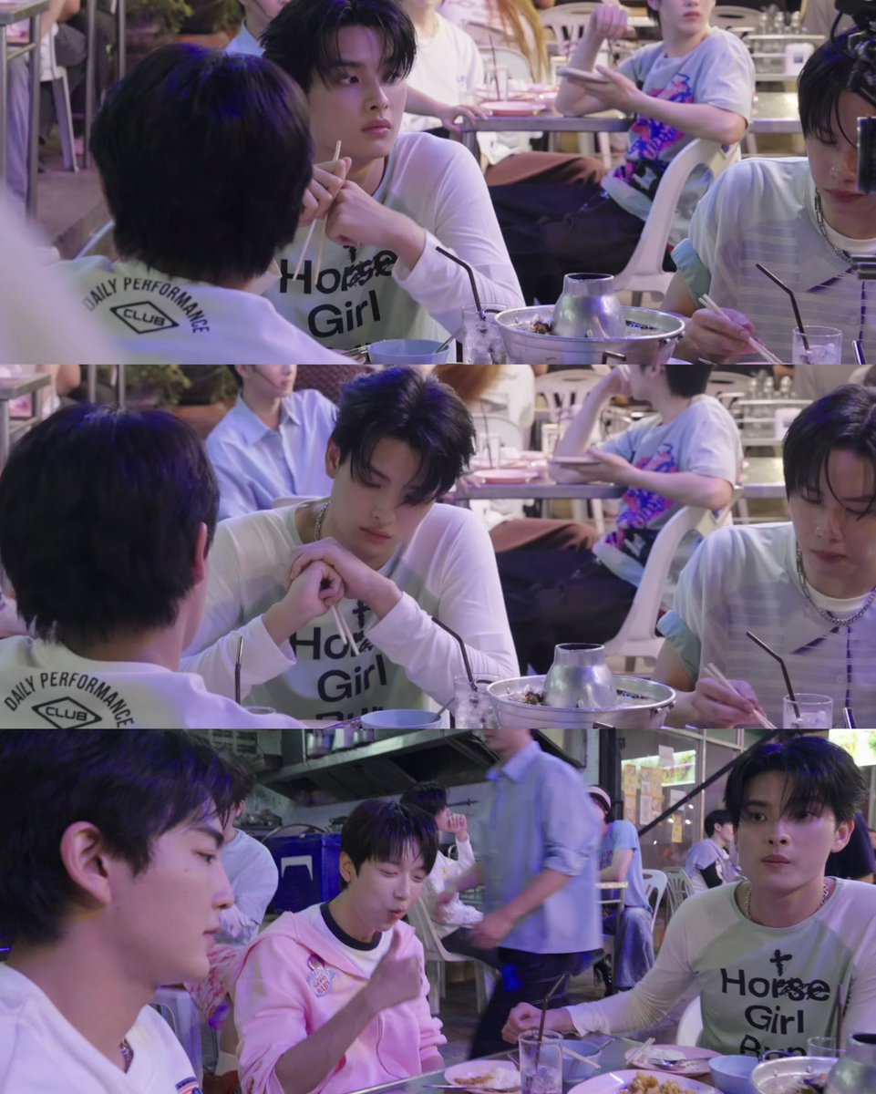 atilalzo3's tweet photo. pov เมื่อคุณต้องนั่งกินข้าวตรงข้ามกับแฟนเก่า

:
ทำเป็นมองด้านข้าง ✅
ก้มหน้ามองจาน ✅
หาจุดโฟกัสไกล ไม่สบตา ✅ https://t.co/VsVRFZ9GRj