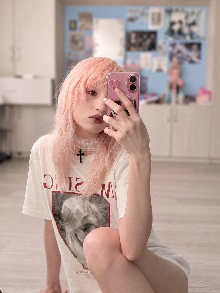 AliceD8ll's tweet photo. hiii, i’m Alice, i’m 18 y.o. 
i’m obsessed with lollipops, unicorns, and lil fairies. ppl keep saying i look like a doll and that i need a daddy… idk what they mean tho 😭

dm meee!! let’s be moots <3 https://t.co/fu2riKbgyH