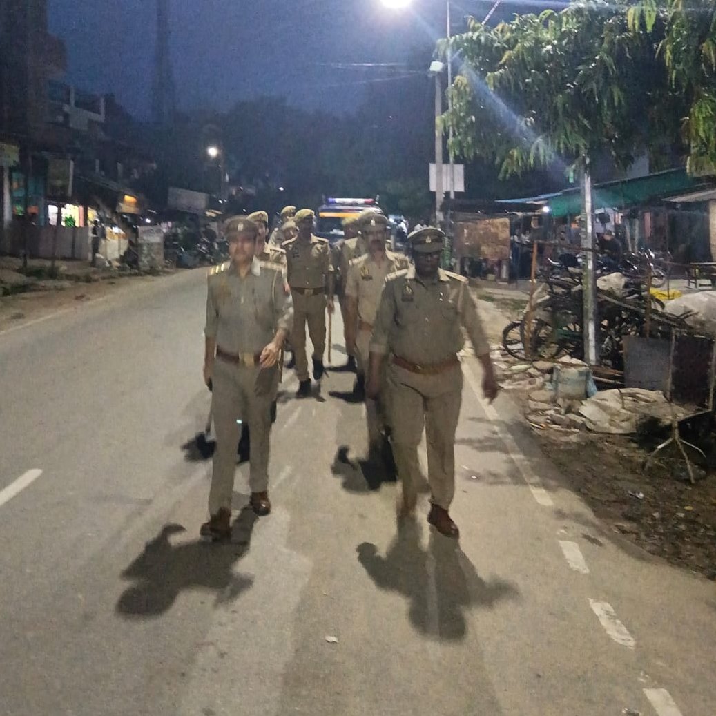 unnaopolice's tweet photo. जनपद में सुरक्षा एवं शांति व्यवस्था को अक्षुण्य बनाये रखने हेतु आज दिनांक 09.08.2026 को थाना फतेहपुर चौरासी पुलिस द्वारा थाना क्षेत्र में पैदल गस्त की गयी। #UnnaoPolice #UPPolice
@Igrangelucknow https://t.co/BbQZYUxrvT
