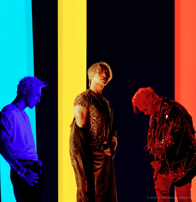 AboutMusicYT's tweet photo. BIGBANG announces their comeback with a digital single, BiiiG, out August 19th. https://t.co/SM4UiGcO65
