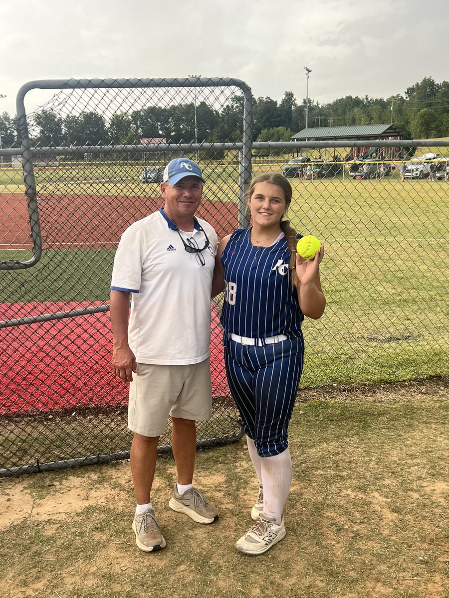 Audreyj_2030's tweet photo. Had a great time at the copiah tournament this weekend i went 5 for 7 with a home run (my dad didn’t video anything but the home run) https://t.co/LF9P8dSzXH