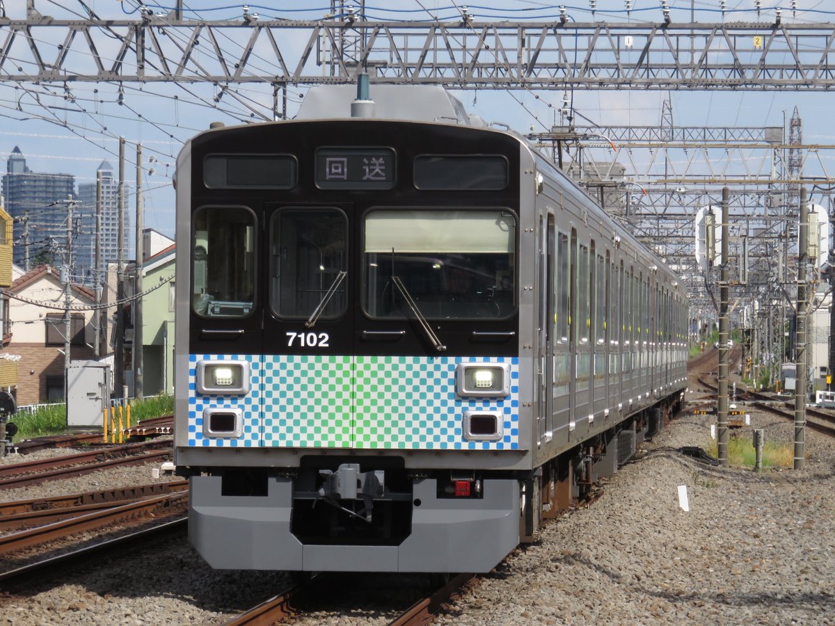 TM199309's tweet photo. 約1年ぶりの再会となった9003F改め西武7102F。車体は丁寧に磨かれとても綺麗でした。
東急5050との並びには感動すると同時に、気軽に会いに行ける距離ということを実感し、東急で全車引退した後も通おうと思いました。 https://t.co/HXumQ3R9tw