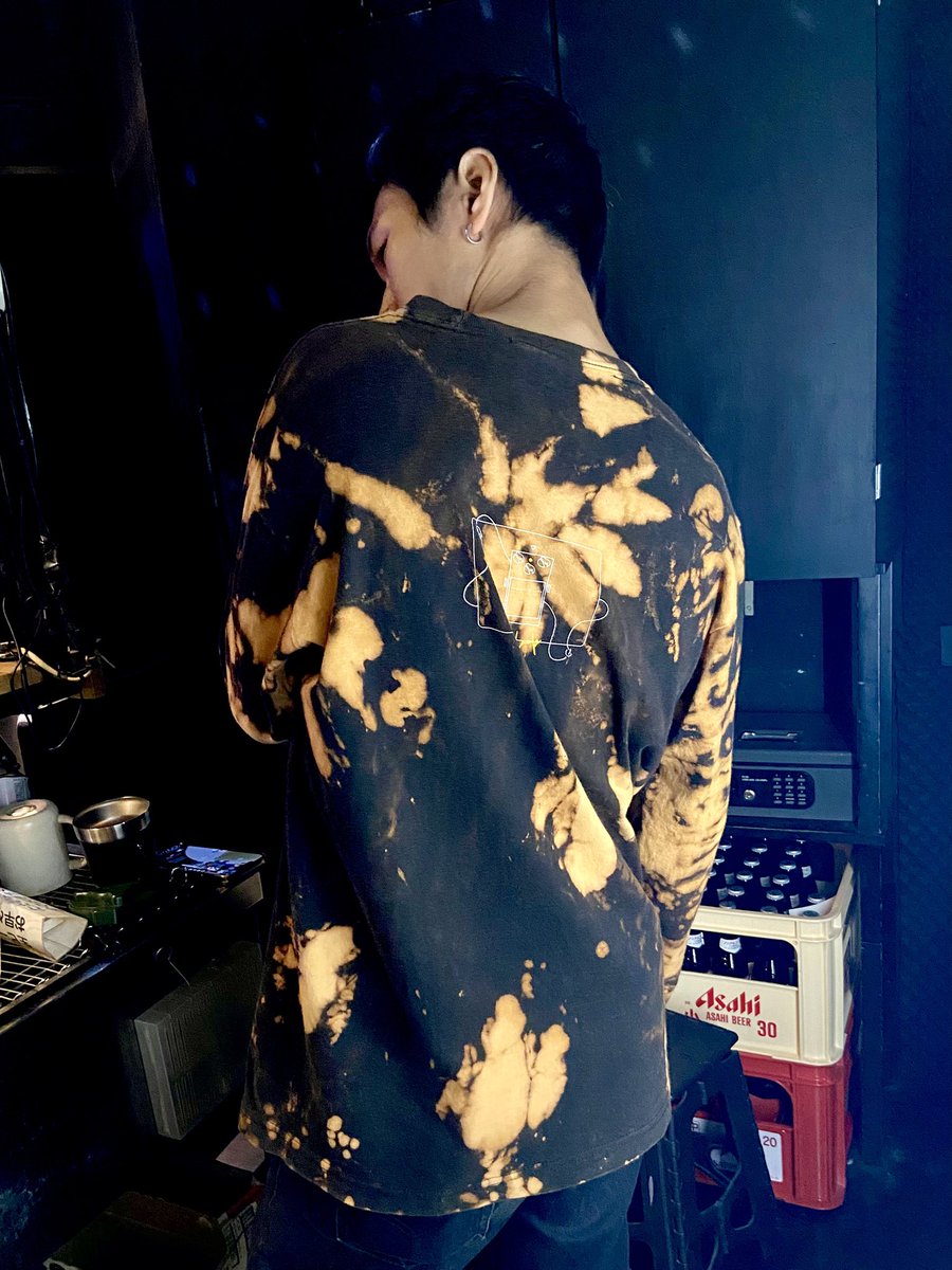 abam017's tweet photo. わたし、ライブハウスのTシャツ一点物にできます。

@tatsu__111 https://t.co/xRnNXc5yDx