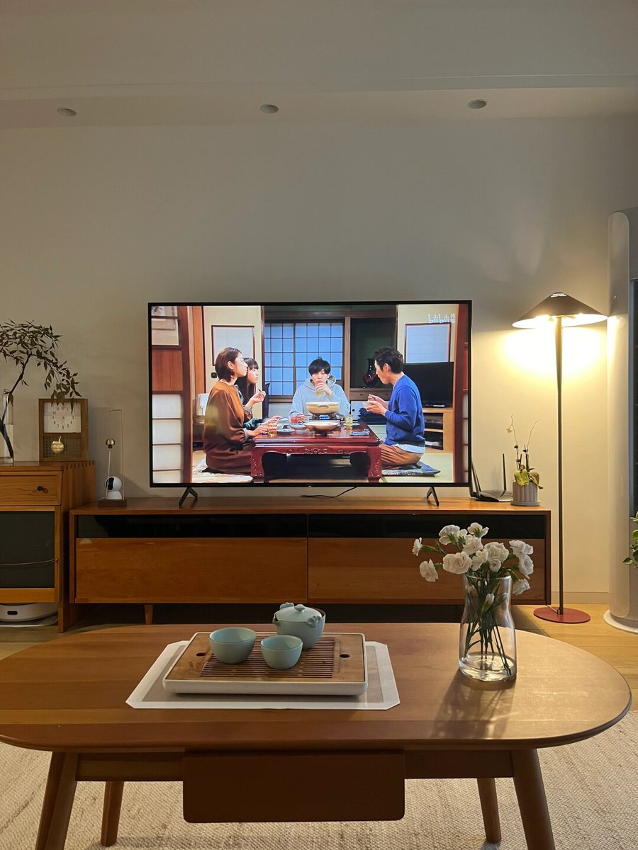 constantatq's tweet photo. Cozy Saturday night in: candlelight, a warm blanket, and my favorite show — best kind of self-care.， https://t.co/vbdJFT094p
