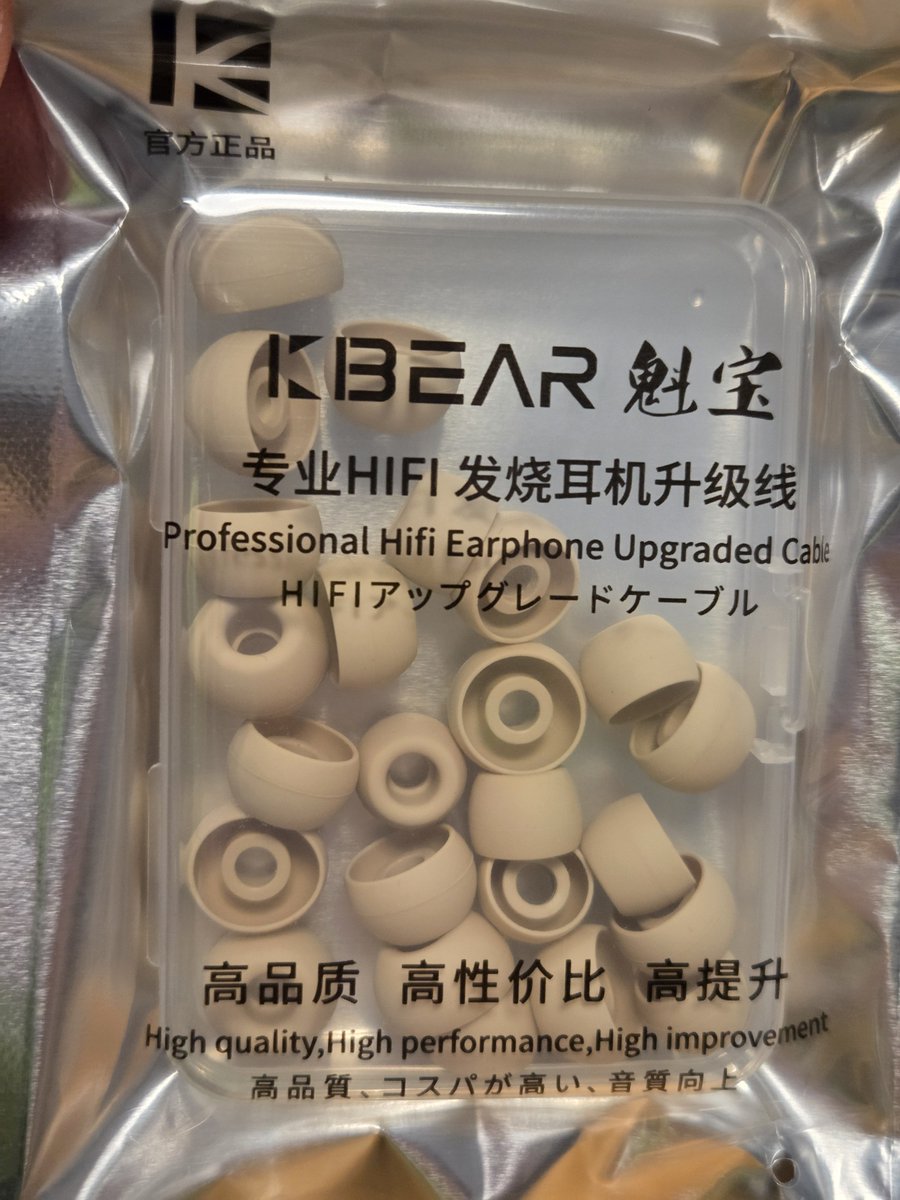 scouy_'s tweet photo. My KBEAR 4540 Coffee tips order arrived on Friday. These are super comfortable, cheap and quality tips from my first impression. Put them on my Melody Wings Venus and Jupiter so far. As you can see in the picture they're wide and short tips, great long nozzle shallow fit☕🤎 https://t.co/HQ9hoDcS2d