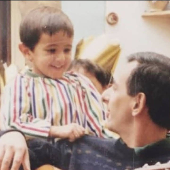 lasgafasdevilla's tweet photo. -Papi algún día seré un gran guitarrista como vos?
-Hijo, serás mucho mejor que yo, vas a ser una estrella https://t.co/u3f37sYA2I