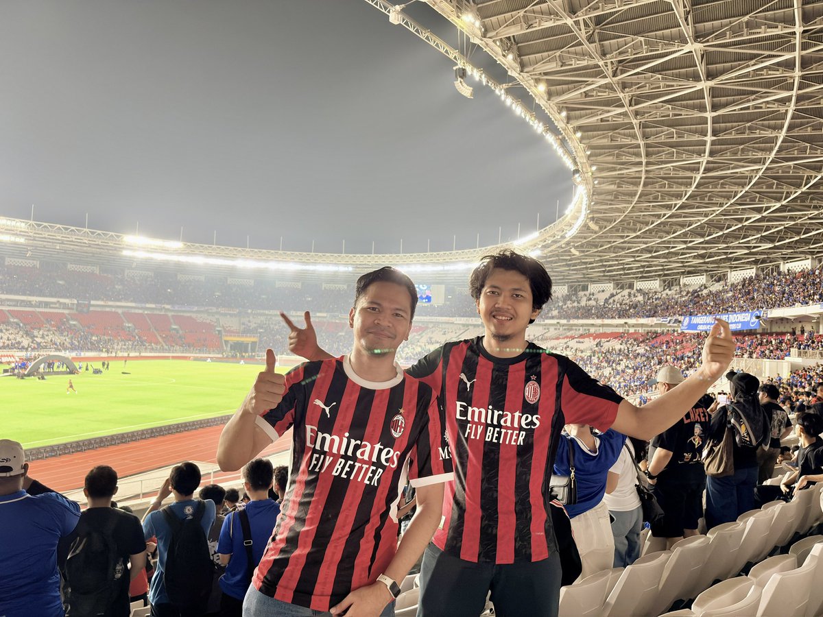 subhan_2nd's tweet photo. ONE OF THE BIGGEST DREAM IN MY LIFE ACHIEVED.

(long short story)
Dari kecil, salah satu impian gue tuh:
bisa nonton AC Milan langsung di stadion.
Kemarin, mimpi itu benar-benar jadi kenyataan.
Pertama kali gue ke stadion… dan itu Milan.

ForzaMilan❤️🖤
#AmorimOut https://t.co/ceLhVwArxc