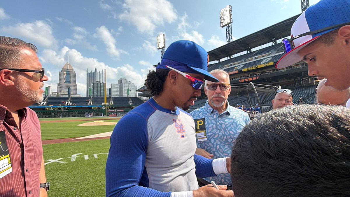 PONYbbsb's tweet photo. While in Washington for the 2026 Printscape Pony League World Series, team Guaynabo, Puerto Rico went to the Pirates v. Mets Game and met up with New York Mets Shortstop, and PONY Alum, Francisco Lindor! ⚾️ https://t.co/b2KWm9798n