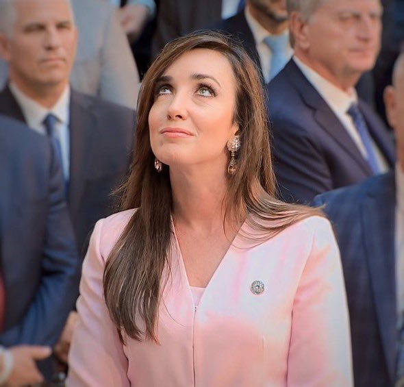 VillarruelGlam's tweet photo. "Yo juré por Dios y por la Patria, no juré por una estructura partidaria".

Victoria Villarruel https://t.co/0EO9hN7WKF