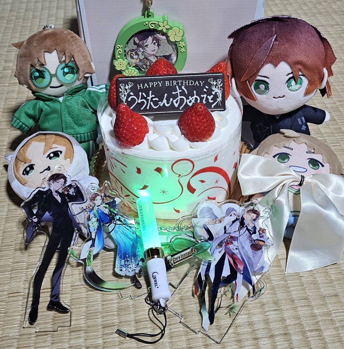 syoudoubutunews's tweet photo. 遅くなりましたがあらためておめでとうございます！！

人生で初めて買ったホールケーキはうらたさんに捧げます🎂

うらたさんにとって最高の一年になりますように☺️💚
生まれてきてくれてありがとうございます🥰

#うらたぬき誕生祭2026 https://t.co/TeuIqpsl7G