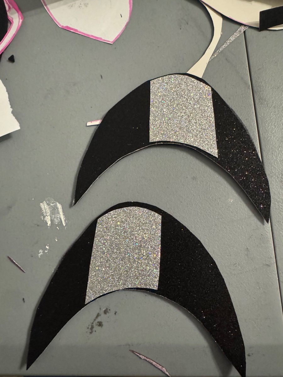 akitacurls's tweet photo. Nothing stopping you from adding glitter sheets to your fursuits just saying. Why is everyone so afraid of being cunty?? https://t.co/OYi27Z9DOt