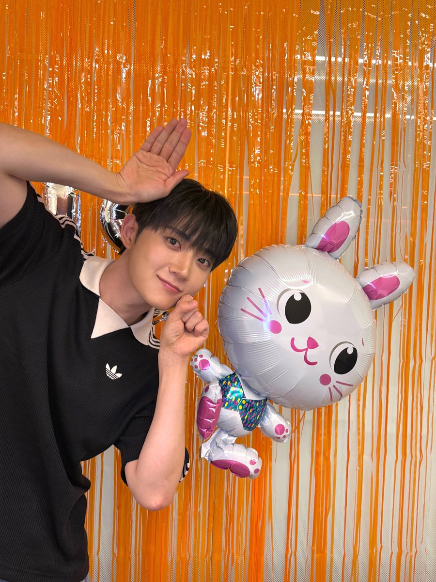 pomipopo89's tweet photo. 🐰🎂🩵 https://t.co/RhwmkQUWvn