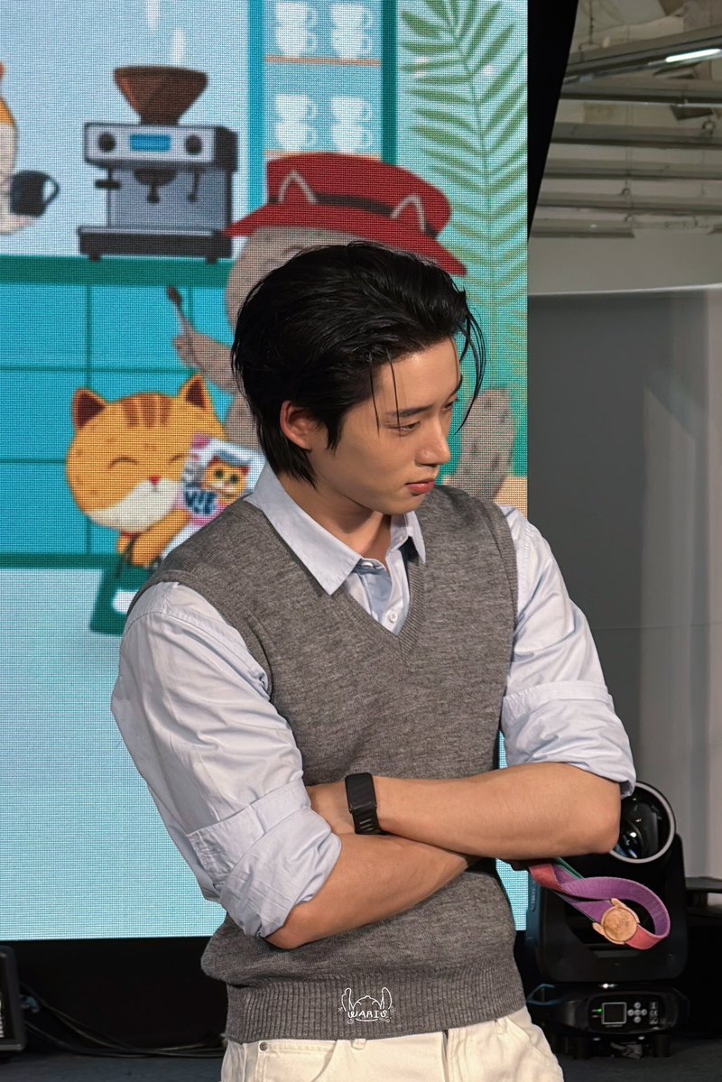 mminracle's tweet photo. จบงานเดินออกมาลุคนี้  (っ╥﹏╥ς)
ผมยอมเป็นเฮียเอสเลย โฮร

FUR FRIENDS X EST AND PB 
#โตมากับวิฟxEst #est_rvp https://t.co/FiRSNKAHm5