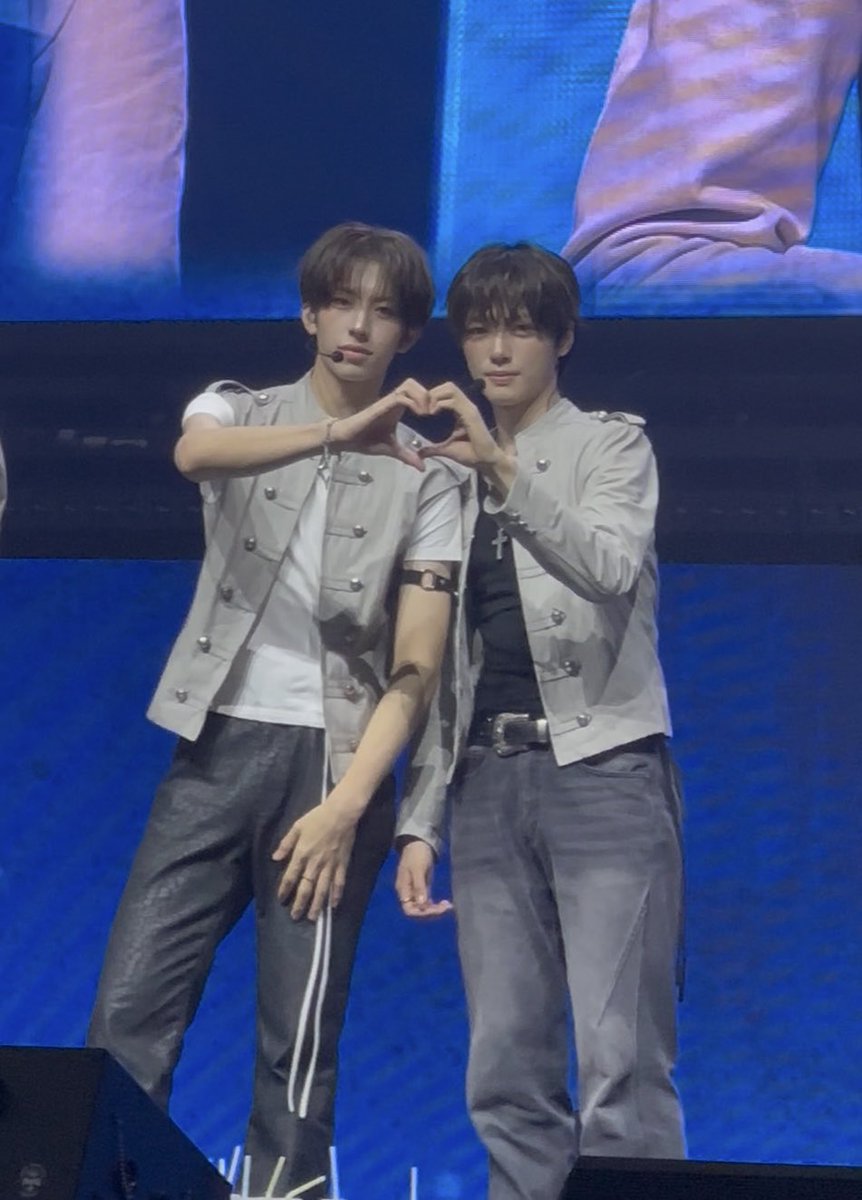 mzzsttt's tweet photo. 진짜 개 개 개 씹
알
재밌댱ㅜ; https://t.co/h5pDwbHZEp