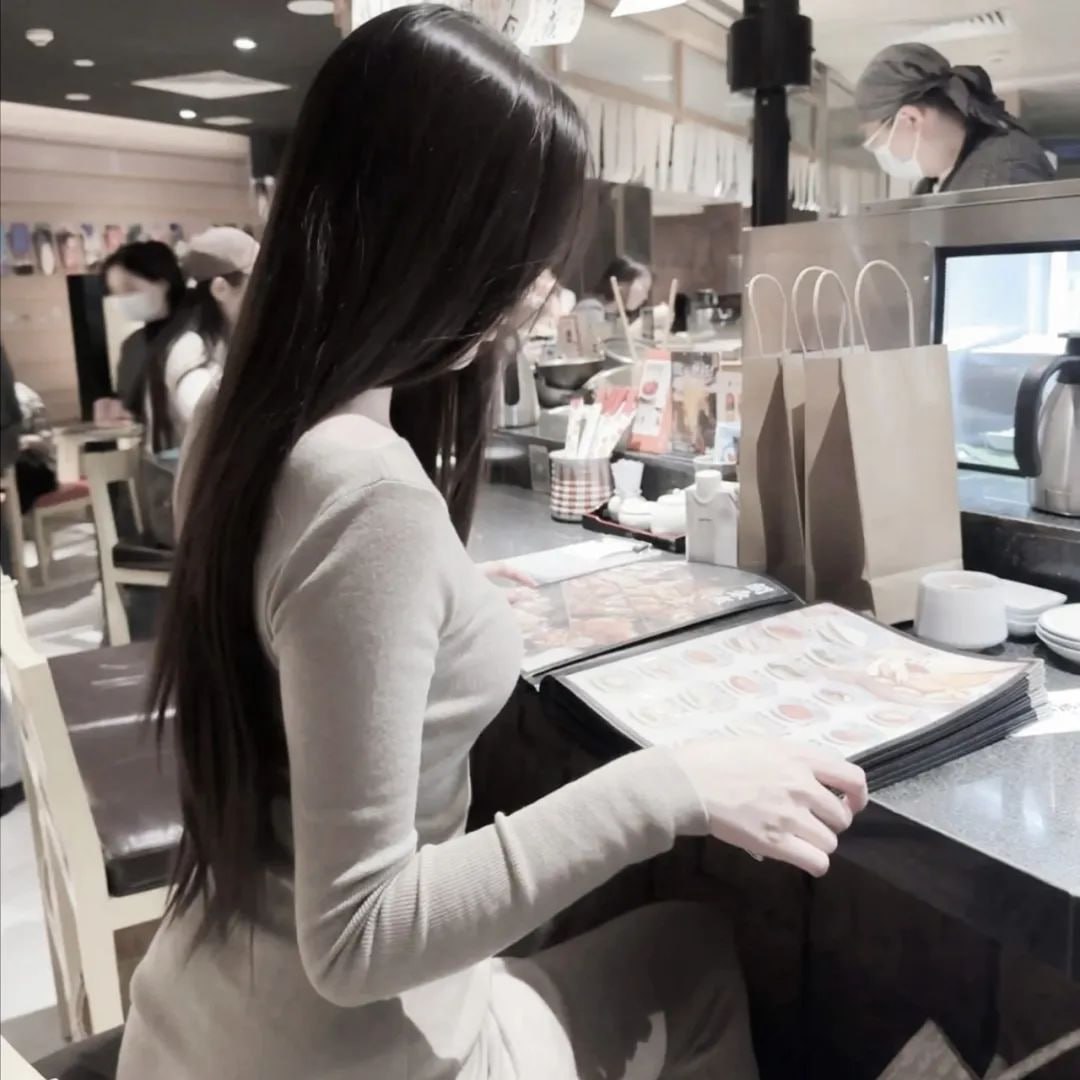 I_Xvision's tweet photo. Dành một khoảng nghỉ trưa trọn vẹn để nạp lại năng lượng cho bản thân. Dù lịch trình có bận rộn đến đâu, việc chăm sóc sức khỏe và trân trọng từng bữa ăn chính là bước đầu tiên để duy trì sự bền bỉ trên hành trình dài.
#MiddayPause #SelfCare #Recharge #MindfulLiving #FocusOnYourself #PositiveVibes
