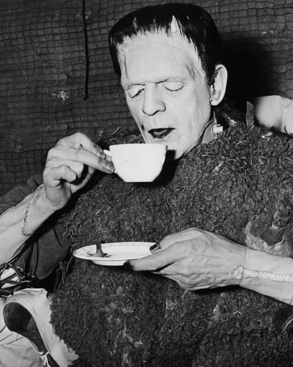 belllmonts's tweet photo. the kind of vibe i bring to the function https://t.co/DnvBjUhngJ