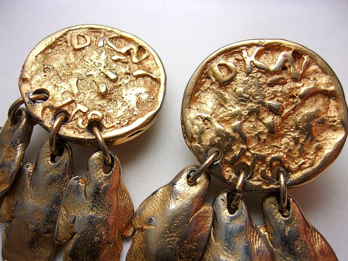 renaissancefai's tweet photo. Vintage DKNY Donna Karan Clip On Earrings, Gold Tone Sculptural Dangles, 1980s 90s Modernist Etruscan
https://t.co/UXBRFxPy6l?
#dknyearrings #donnaKaran #vintageearrings #clilponEarrings #designerEarrings #GoldTone #sculptural #modernist #dangles #statement #estrucan #molten https://t.co/AWVVw7eS8s