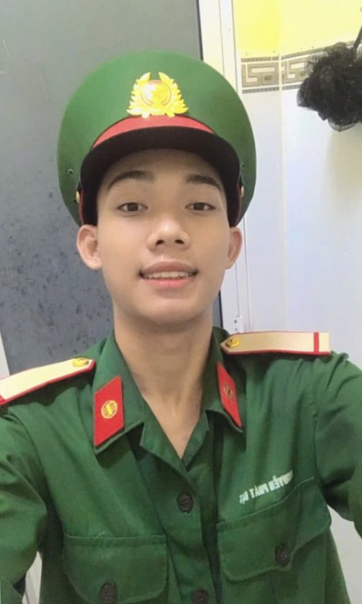 I_Love_X_2025's tweet photo. Chú Bộ Đội thật đáng yêu♥️. 
@I_Love_X_2019 @vu_minzducws https://t.co/uAdZdxkQbw