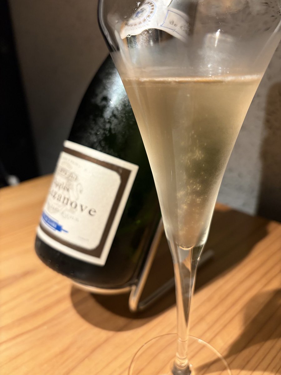 k_8888's tweet photo. 赤羽にだって記念日に使えるような洒落た店はありますよ https://t.co/jKPS6a4qPs