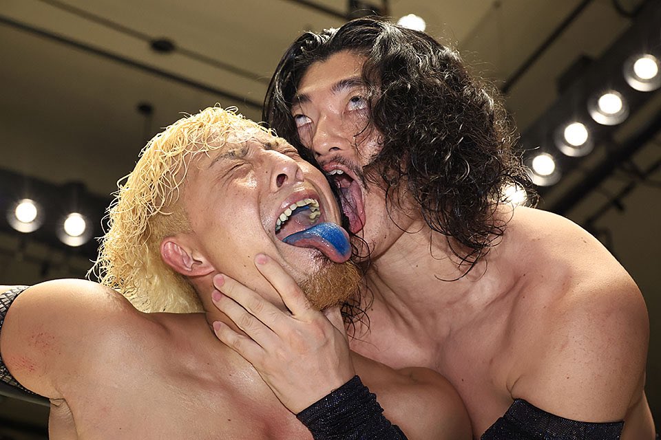 yo_hey0206's tweet photo. 色んな意味であぢぃ日だったな…
あしたもよろしく👅
#noah_ghc https://t.co/fOGkITvNSV