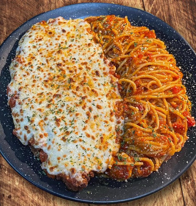 FoodPleaser's tweet photo. Homemade Chicken Parm 🍝 https://t.co/GMeOoWJ9wD