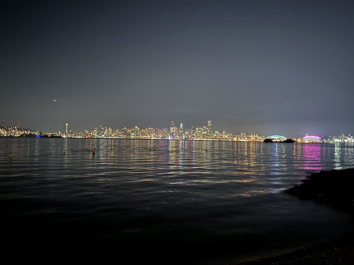 Turo954's tweet photo. Seattle was Beautiful 🖤🌹 https://t.co/b6X5rfX0ER