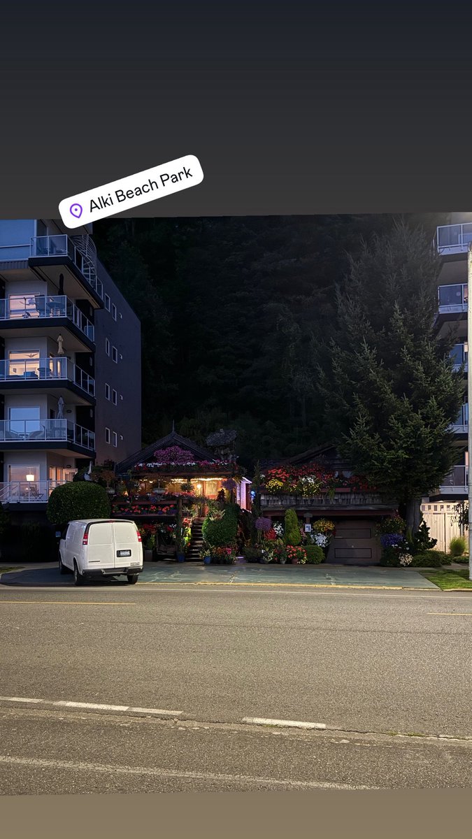 Turo954's tweet photo. Seattle was Beautiful 🖤🌹 https://t.co/b6X5rfX0ER