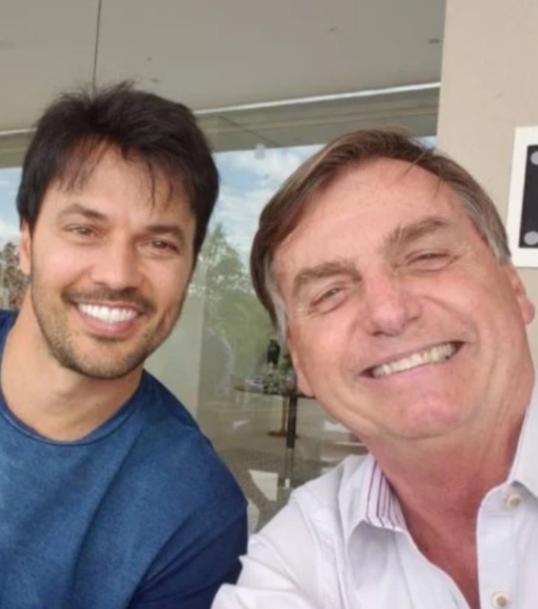 vinicios_betiol's tweet photo. BOMBA EM BRASÍLIA! Em conversas vazadas, o ex-ministro Fábio Faria combina de fazer uma "festinha do espaço". Na conversa, afirma que o Davi Alcolumbre está louco pelas suiças. Fala também em chamar o Toffoli. Quando será que vão vazar os vídeos? https://t.co/1L5gekbY8w