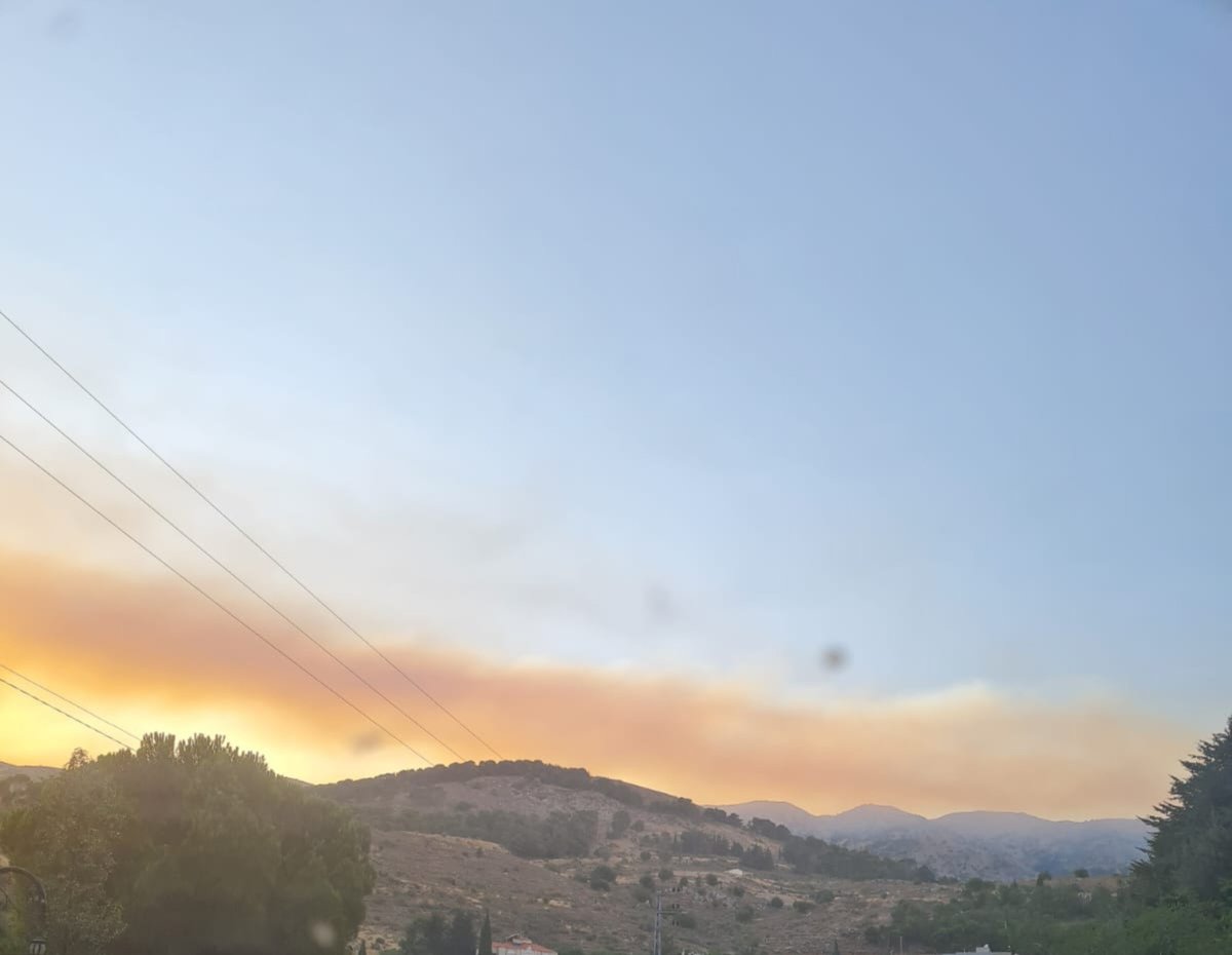 SalwanZeina's tweet photo. غيوم من الدخان تغطي سماء  البقاع الغربي....
العدو الصهيوني يحرق جبالنا... https://t.co/zBOdi5oIKv