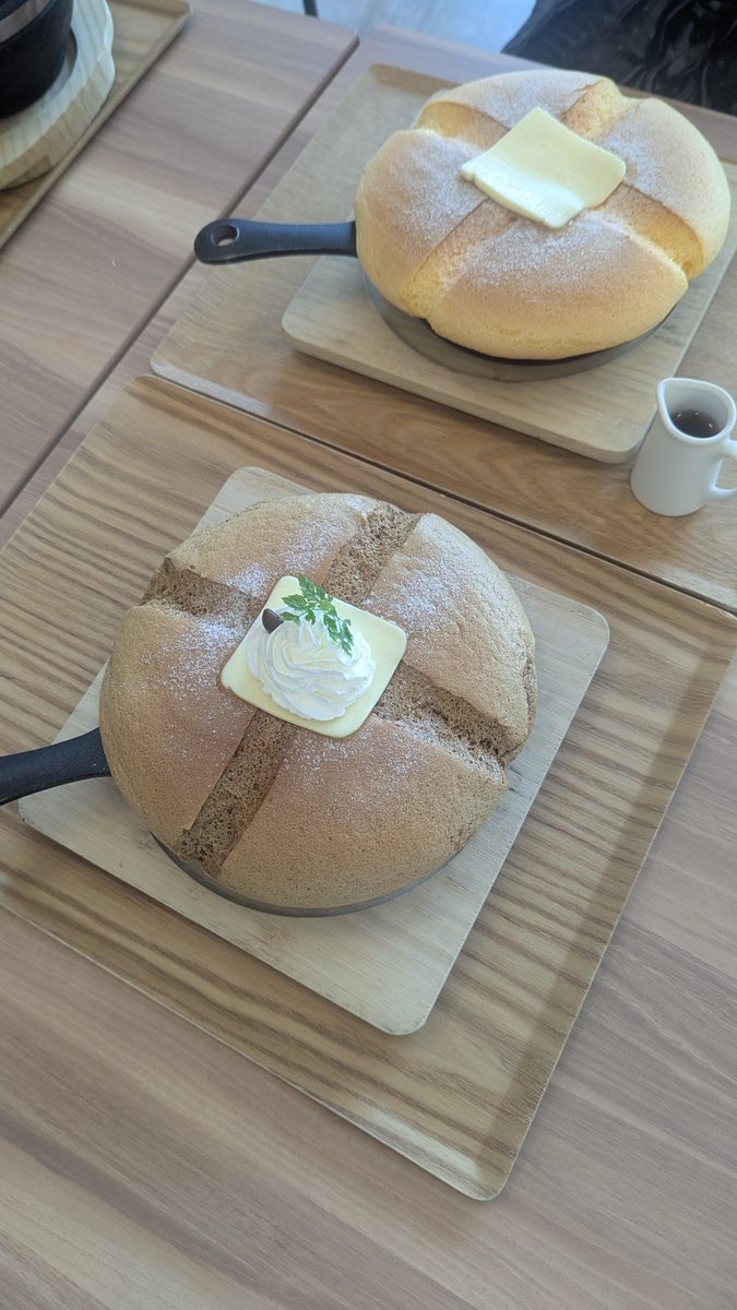 hiryi0714's tweet photo. ぐりとぐらみたいなパンケーキ🥞
ふっわふわだった🤭

＃ぐりとぐら
＃パンケーキ https://t.co/DRKFqpjATA