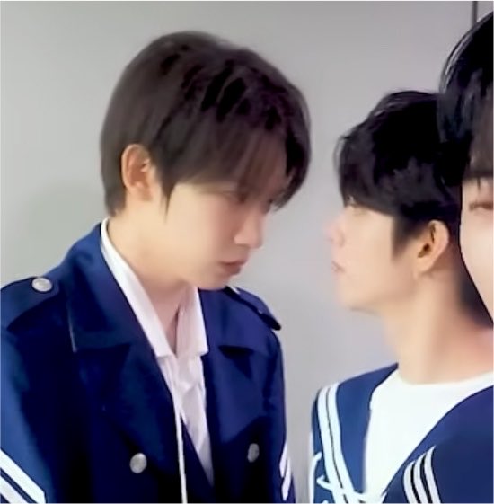 astroreacts's tweet photo. whatever man, just kiss already https://t.co/yKUDWZD7Gb