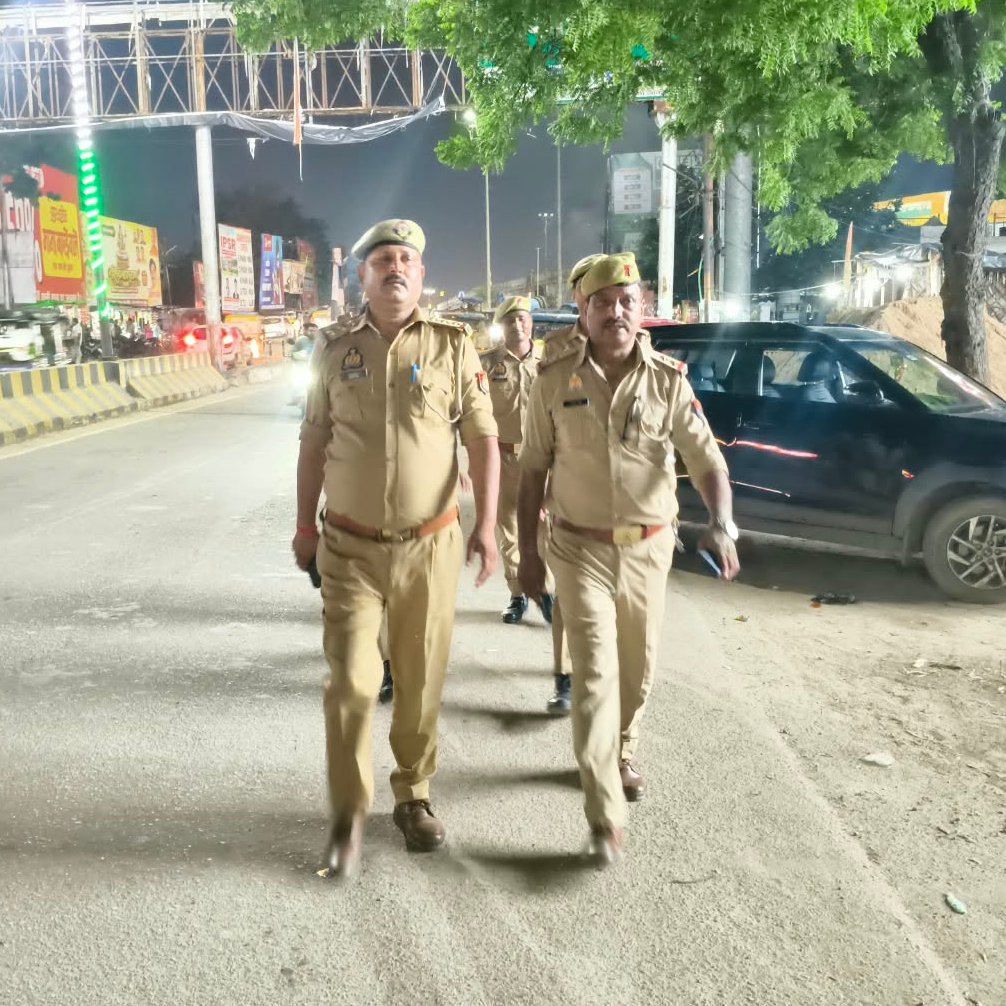unnaopolice's tweet photo. जनपद में सुरक्षा एवं शांति व्यवस्था को अक्षुण्य बनाये रखने हेतु आज दिनांक 09.08.2026 को थाना दही पुलिस द्वारा थाना क्षेत्र में पैदल गस्त की गयी। #UnnaoPolice #UPPolice
@Igrangelucknow https://t.co/N5PiUWXKPe