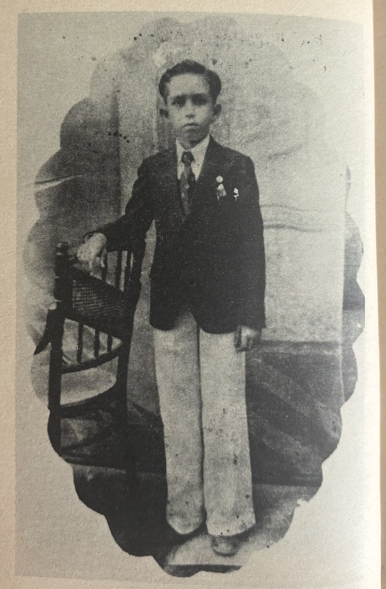CarlosLinan's tweet photo. ¿Reconocen el personaje? 

Pista: Barranquilla, 1942 https://t.co/w2uNn8bhRi