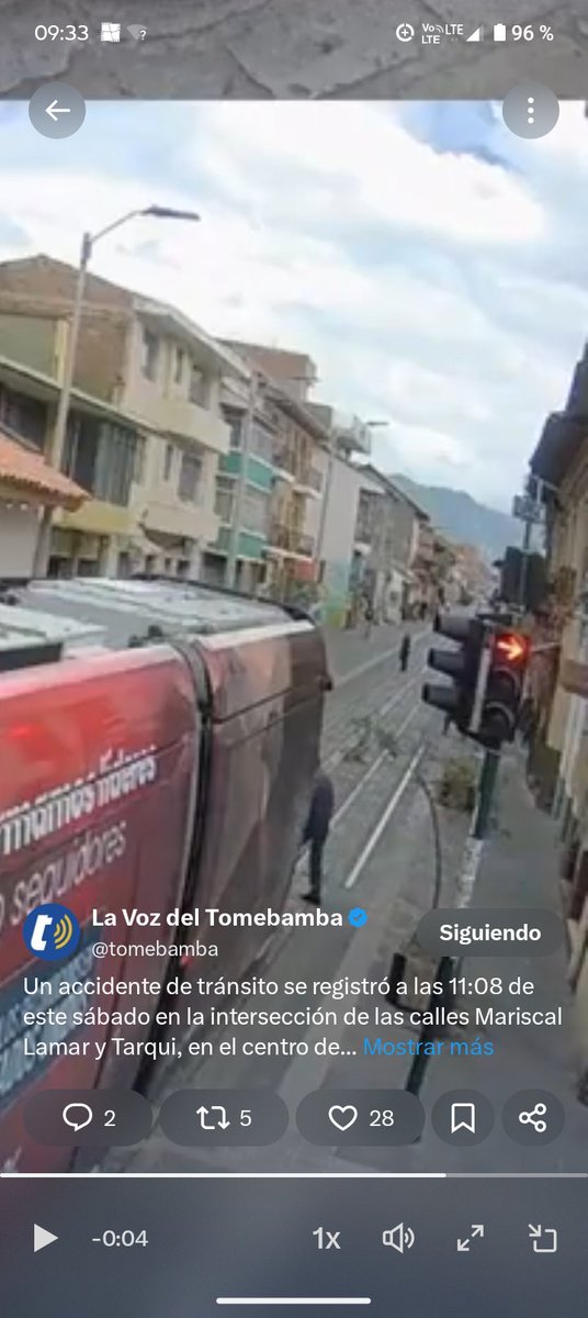lexaviior's tweet photo. @Tranvia_Cuenca Hay un comentario que supuestamente dice pasar rojo del tranvía. En captura de pantalla está prohibido girar a la derecha en rojo muy diferente a otra luz roja https://t.co/HxjeT9x5hK