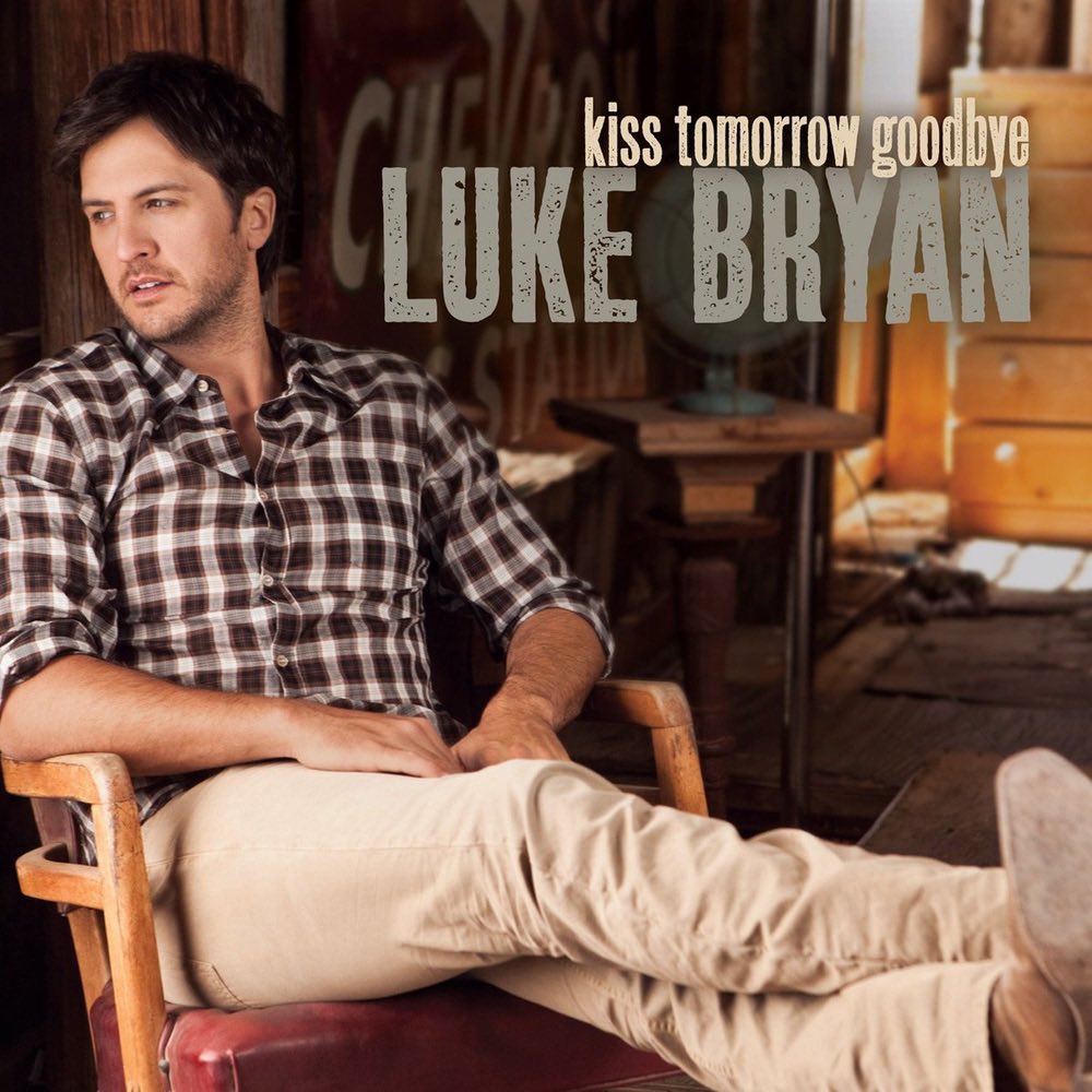 lukebryan's tweet photo. Happy 15 years of the album that changed everything. Thanks y’all for shakin’ it and loving these songs all these years later. Give #TailgatesAndTanlines a listen today https://t.co/siMl45OHfV