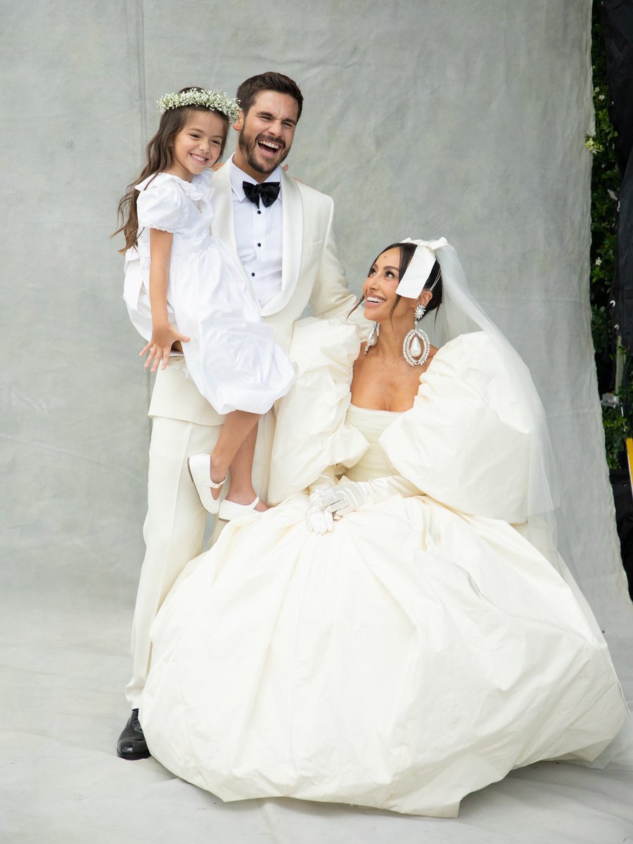 SabrinaSato's tweet photo. Nicolas, meu amor, seu primeiro Dia dos Pais… Mas, pensando bem, não é o primeiro, né?

Você já era pai no sonho, no desejo, no cuidado. E agora, mesmo com o nosso bebê ainda no forninho, você já é pai dele há muito tempo: desde quando ele era só um sonho nosso.

Depois de tudo que vivemos até chegar aqui, ver esse sonho se realizando ao seu lado é ainda mais especial. Tenho certeza de que você vai ser um pai muito incrível. Feliz Dia dos Pais, meu amor! Te amo infinito ❤️