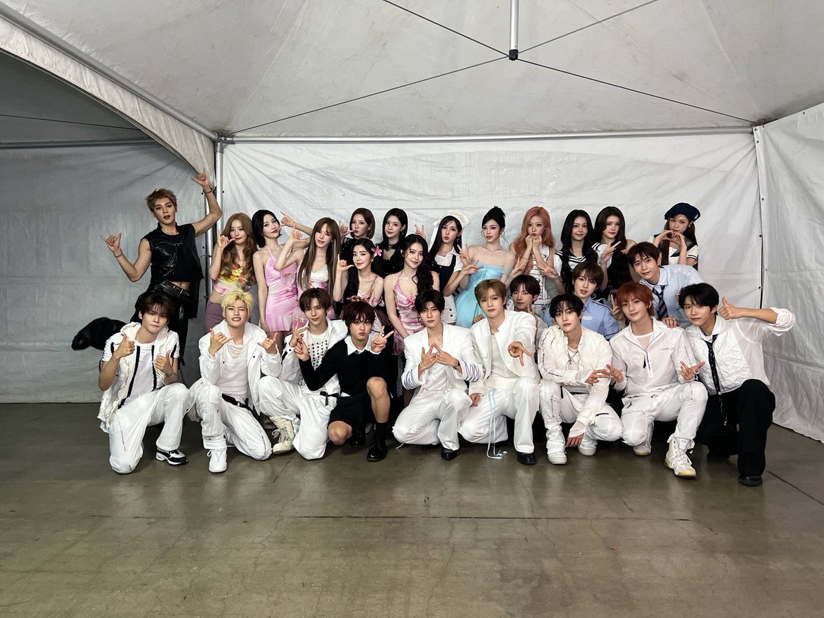 SMTOWNGLOBAL's tweet photo. SMTOWN at 2026 SBS 가요대전 SUMMER

#RedVelvet #TAEYONG #NCT #NCT127 #RIIZE #NCTWISH #Hearts2Hearts
#2026SBS가요대전SUMMER #가요대전SUMMER https://t.co/zQG56olny3