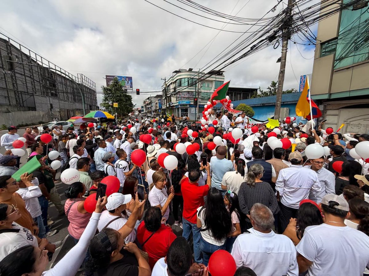 UnidadPopularE's tweet photo. El sueño de transformar #SantoDomingo inicia a convertirse en una realidad cuando se inscriben las candidaturas de @LadyCedeño a la Prefectura y @GaleasSilva  a la Alcaldía. #SomosUnidadPopular #SomosPueblo #SomosCambio https://t.co/XNNuABMouA