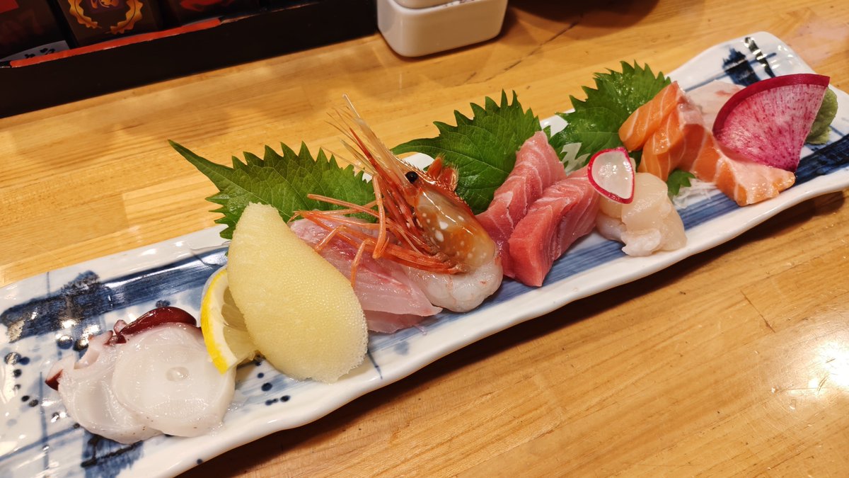 blackmoneeeey's tweet photo. 晩ごはんは有名なところ ︎︎やっと海鮮にありつけた！笑 ︎︎めちゃくちゃ美味しかった～～～ https://t.co/aIjQyd14Hq