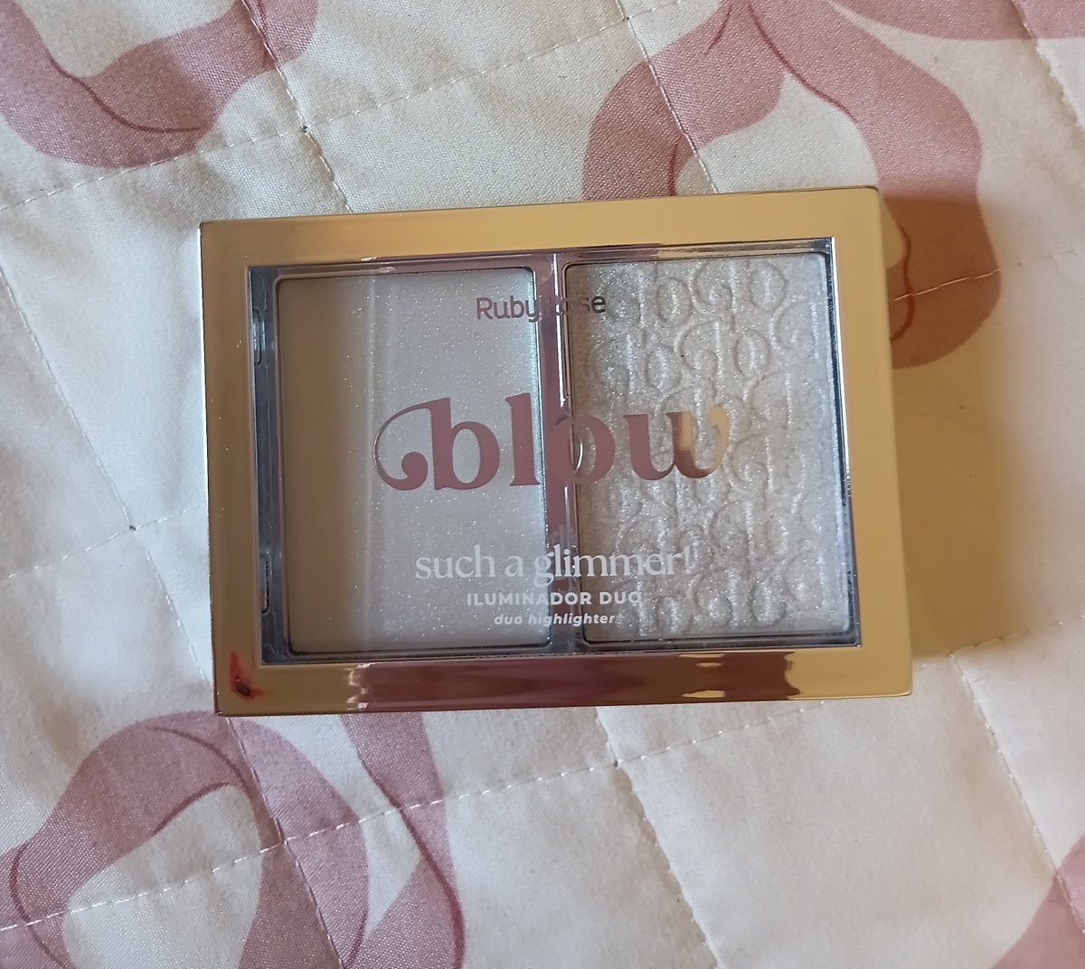 kuroogf's tweet photo. comprei esse iluminador duo da ruby rose e ele é perfeito!! e o melhor: custou R$29,90 https://t.co/4xgLqxUgja
