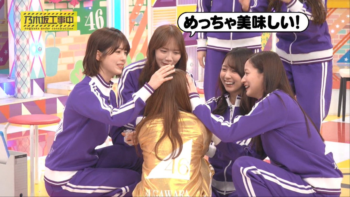 0820n46's tweet photo. 先輩たちが心配する中、少し離れたところでニヤニヤしてる畜生先輩。
#乃木坂工事中 https://t.co/yhFqqVbycI