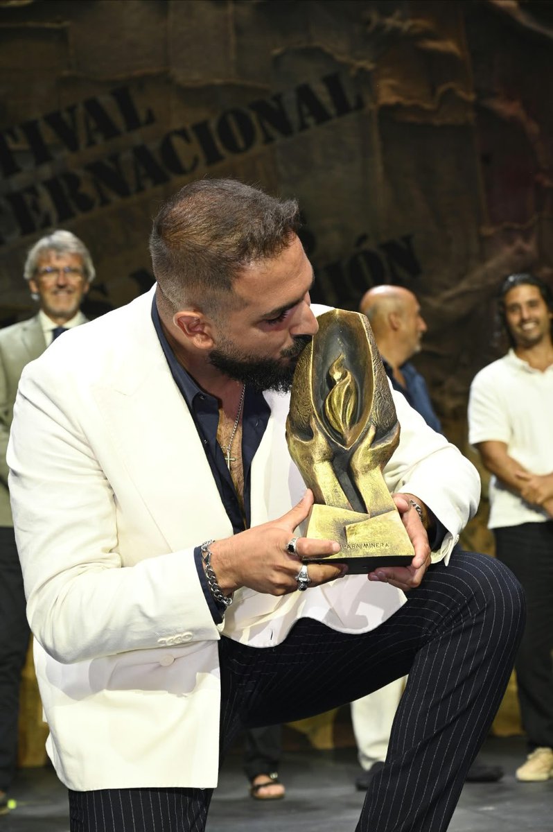 festcanteminas's tweet photo. 🏆La Lámpara Minera ya tiene ganador!

Rafa del Calli se alza con el máximo galardón del Festival Internacional del Cante de las Minas https://t.co/3QNqy4AWkT