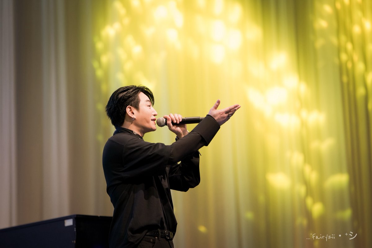 Fairyziiipalit's tweet photo. The best version of Palitchoke is shining bright on stage ✨

#เป๊กผลิตโชค #peckpalitchoke @peckpalit 

#Peck_IGYFanmeet
#IHavegotyoufanmeet #fairyxpeckpalit 
#Palitgallery #Happypalitday2026 https://t.co/o5b3bAn6sU